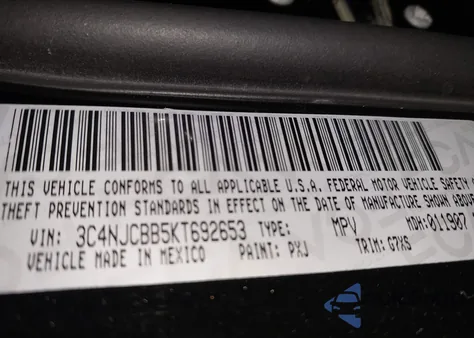 2019 Jeep Compass Sun And Wheel Fwd z USA, uszkodzony, nr VIN 3C4NJCBB5KT692653